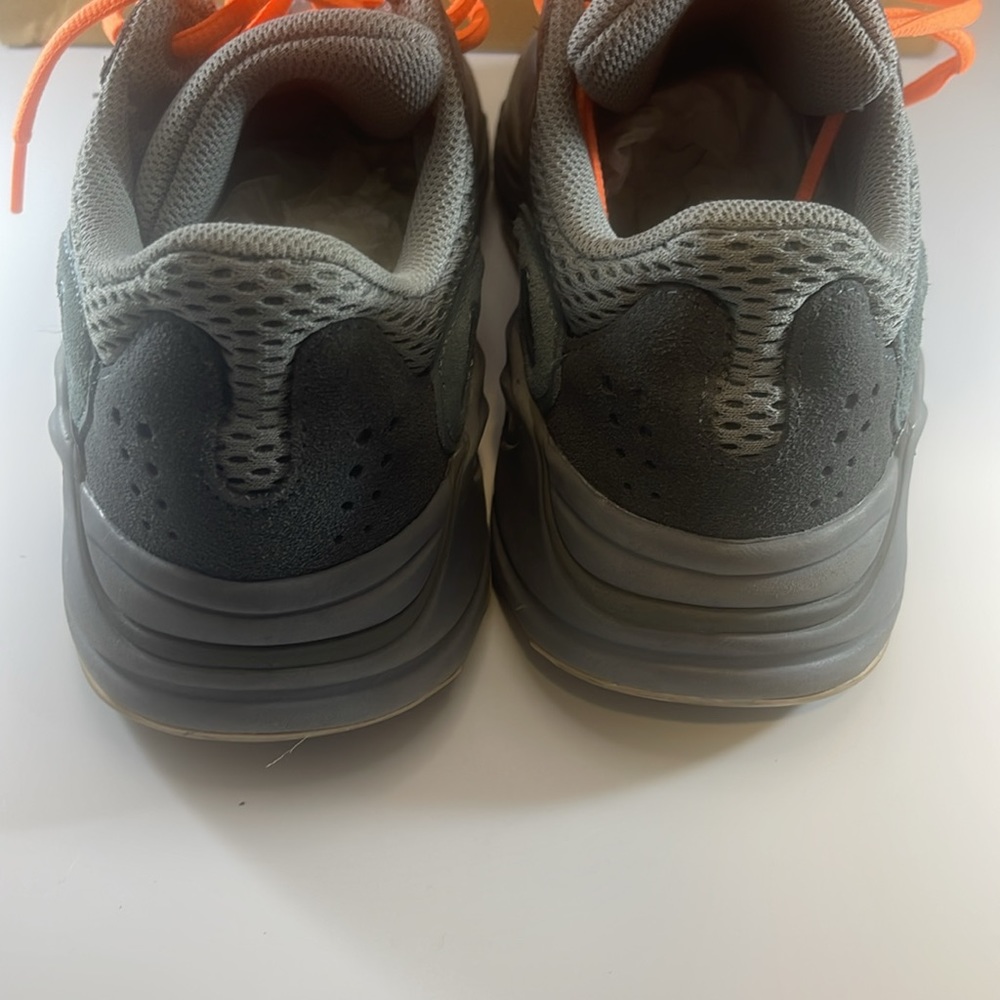 Yeezy Boost 700 - Picture 10 of 14